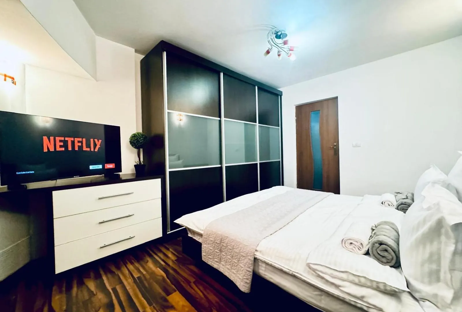 3 Rooms Unirii Square Alba Iulia 75 Bucharest 0*,  Romania
