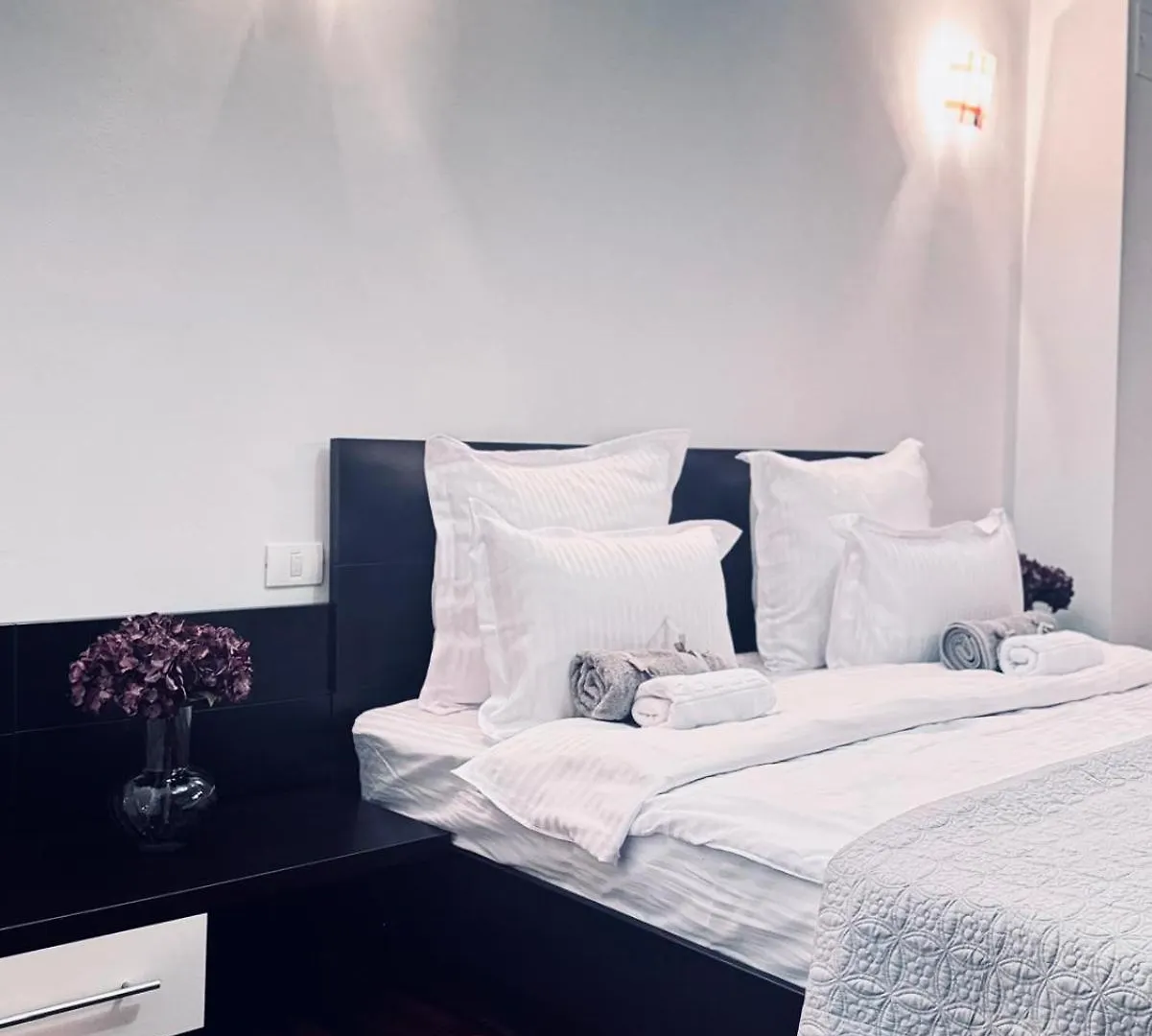 3 Rooms Unirii Square Alba Iulia 75 Bucharest